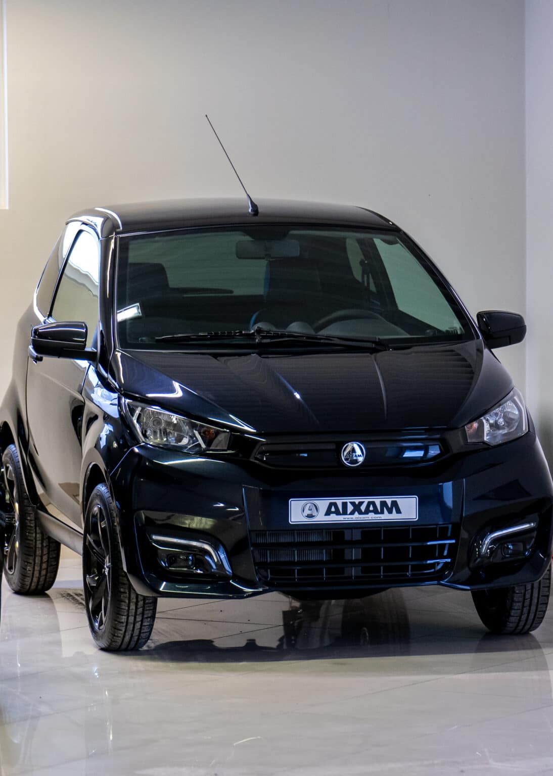 Voiture sans permis Aixam disponible chez Incar Motor à Liège, concessionnaire spécialisé en véhicules urbains pratiques et économiques