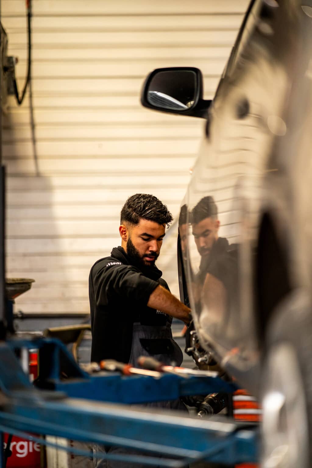 Incar Motor réalise des réparations de carrosserie, peinture et remplacement de pièces, disponibles dans nos garages à Liège, Ans, Seraing, Arlon, et Houffalize.