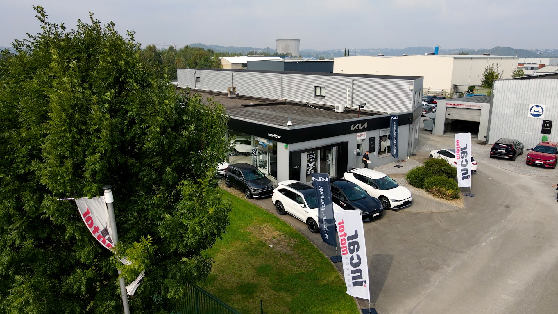 Vue du garage Incar Motor à Seraing, spécialisé dans l'entretien, la réparation et les services automobiles complets.