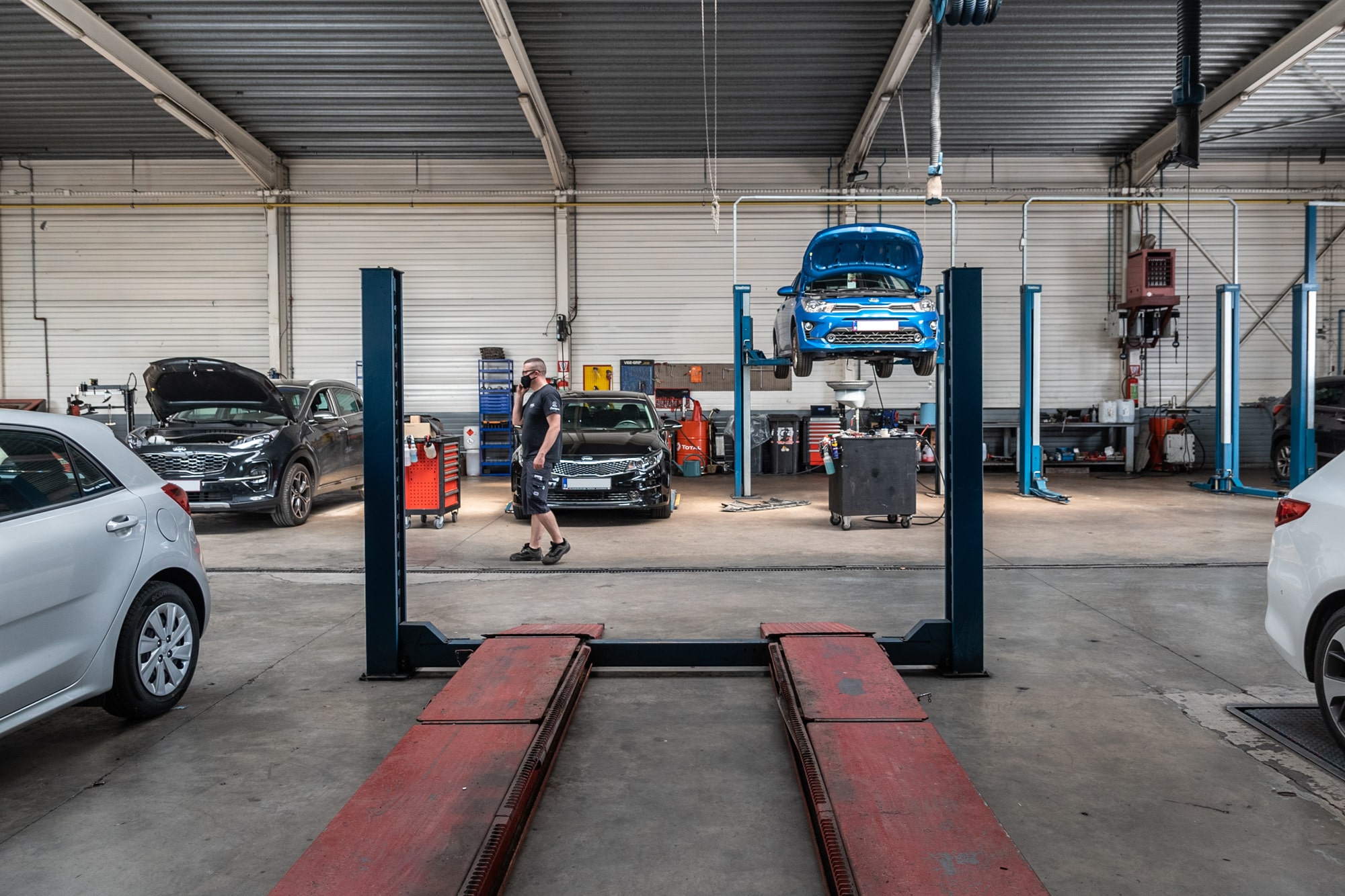 Atelier de réparation automobile au garage Incar Motor à Seraing, spécialisé en réparation voiture, entretien automobile et diagnostic moteur pour véhicules Kia et autres marques