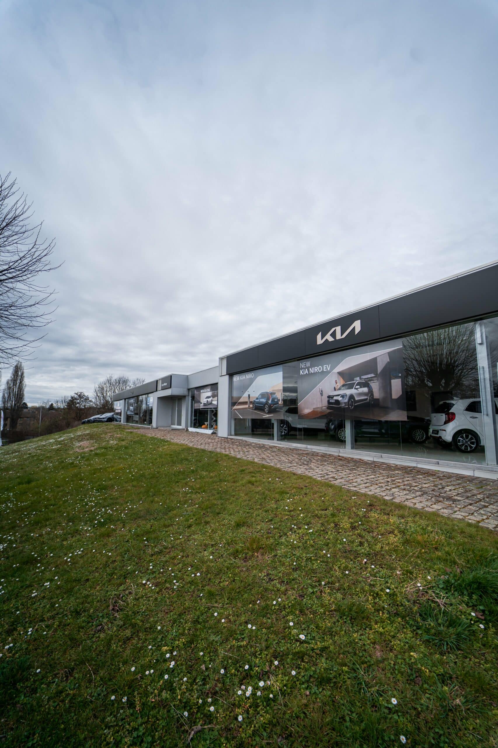 Garage Incar Motor à Seraing, concessionnaire Kia, avec magasin de pièces de rechange et aire de livraison. Spécialisé en réparation voiture et entretien automobile à proximité de Boncelles et Ougrée.
