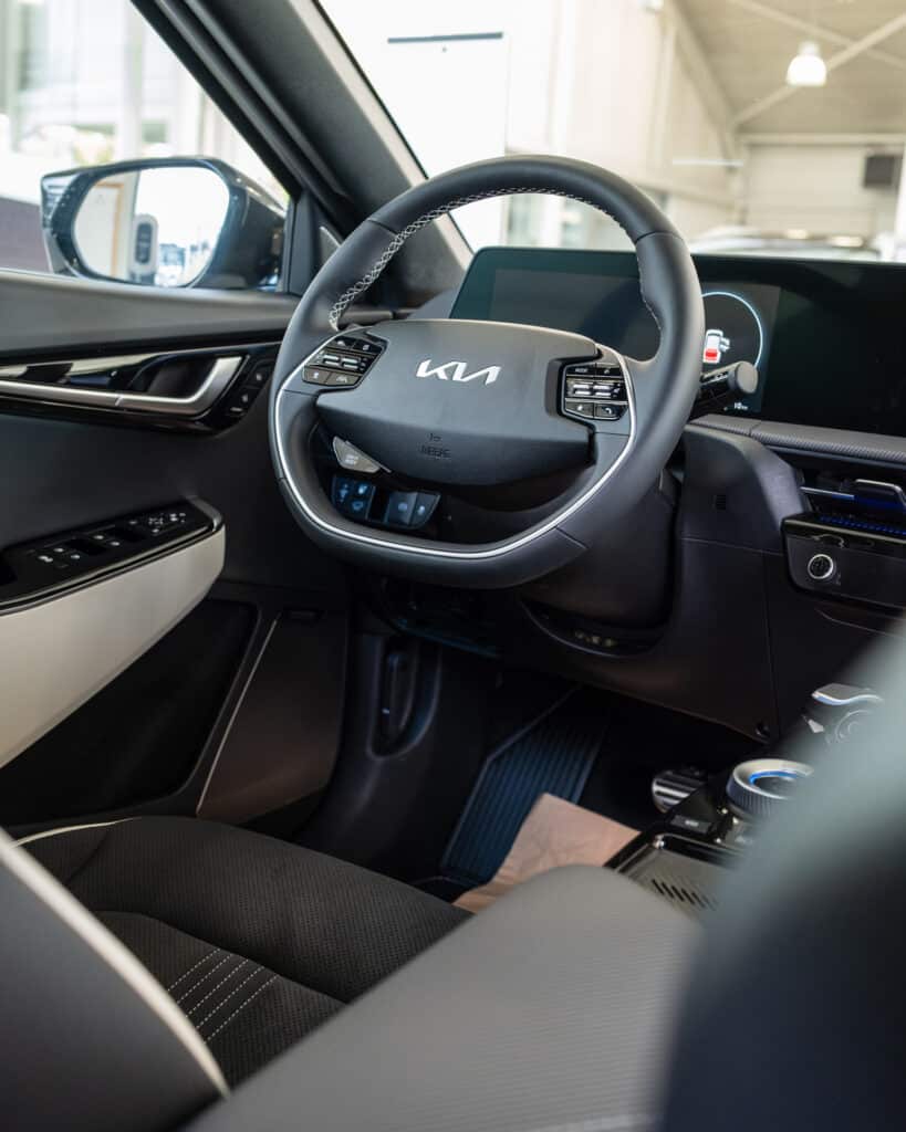 Vue intérieure d'une nouvelle Kia en vente dans le garage Incar Motor à Arlon