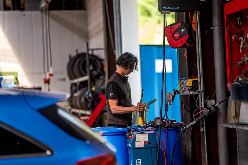 Offre d'emploi Mécanicien polyvalent pour le garage Incar Motor à Houffalize, expert en entretien et réparation de véhicules de toutes marques