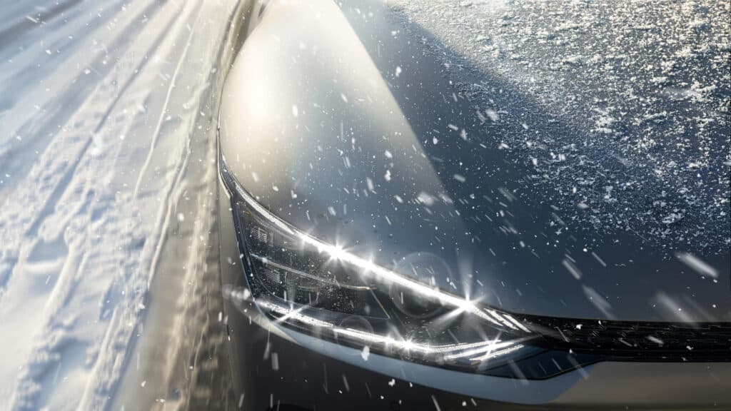 Kia équipée de pneus hiver pour adhérence optimale en conditions froides