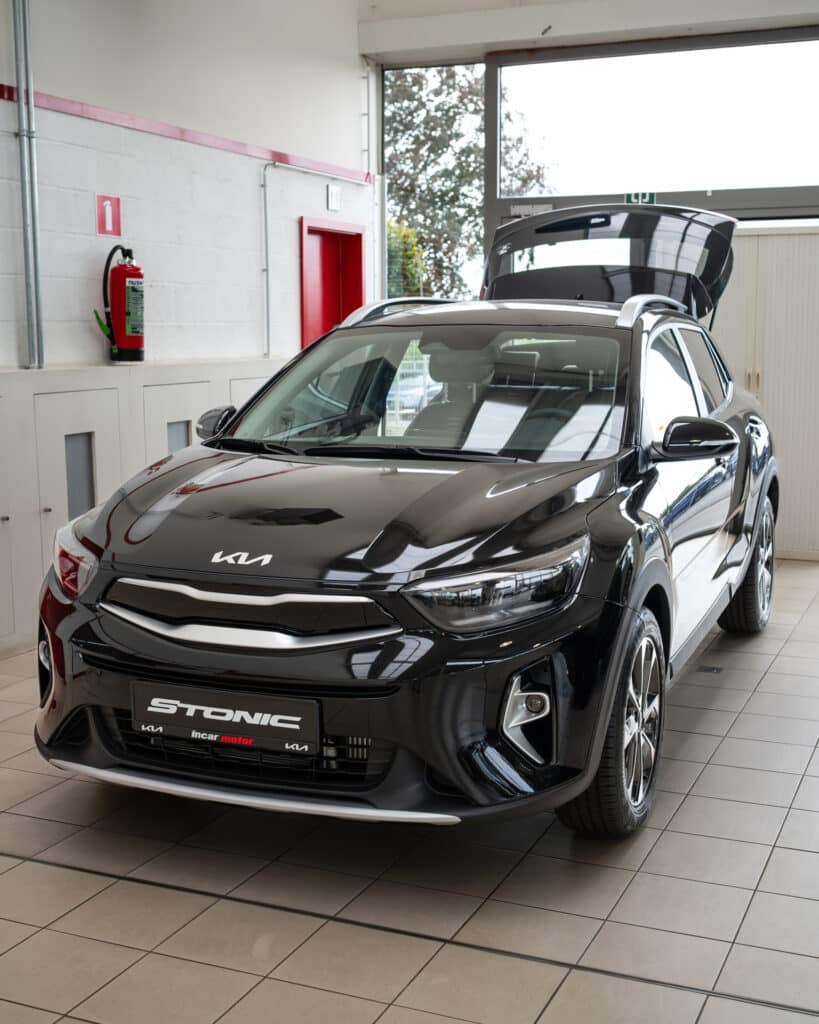 Vue intérieure d'une nouvelle Kia Stonic neuve en vente dans le garage Incar Motor à Arlon