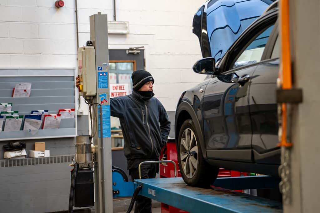 Service d'entretien automobile au garage Incar Motor à Angleur, avec expertise spécialisée pour les véhicules Kia.