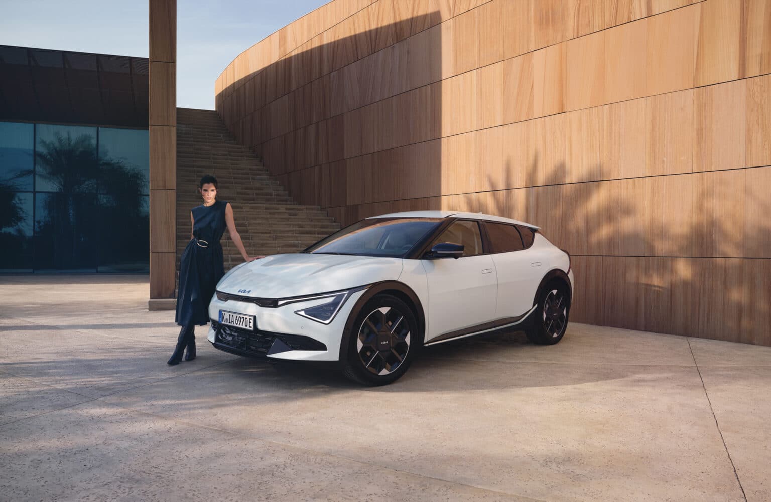 Kia EV6, SUV électrique au design moderne disponible chez Incar Motor.