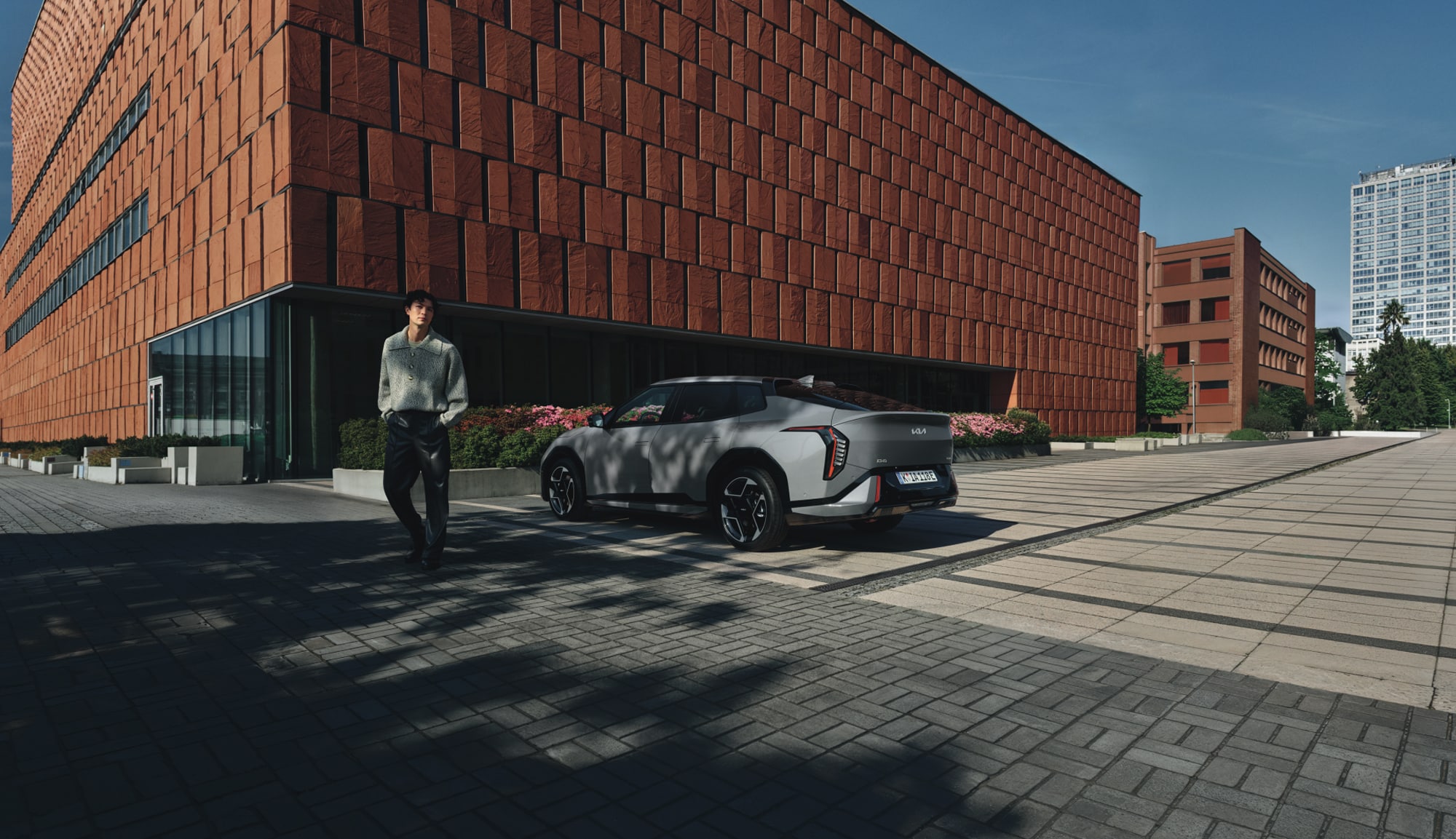 Kia EV4 fastback. La voiture électrique qui redéfinit la mobilité urbaine, disponible dans les garages Incar Motor à Liège, Ans, Seraing, Arlon, et Houffalize. Concessionnaire agréé Kia.