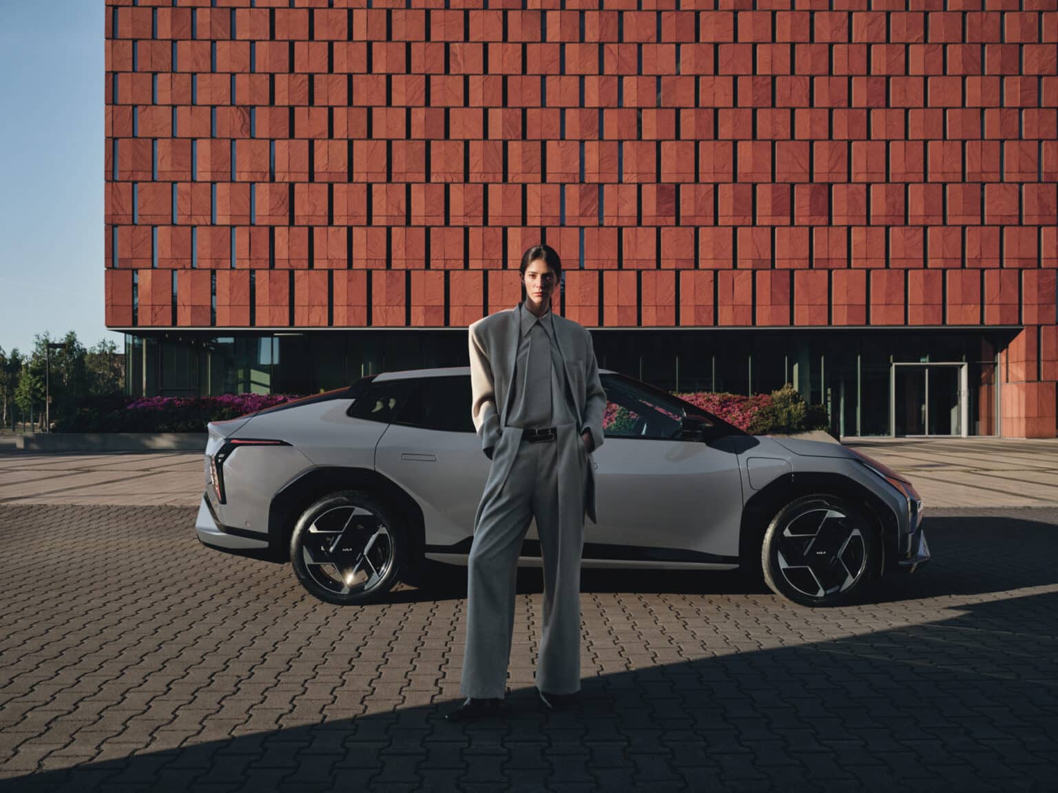 Kia EV4 fastback. La voiture électrique qui redéfinit la mobilité urbaine, disponible dans les garages Incar Motor à Liège, Ans, Seraing, Arlon, et Houffalize. Concessionnaire agréé Kia.